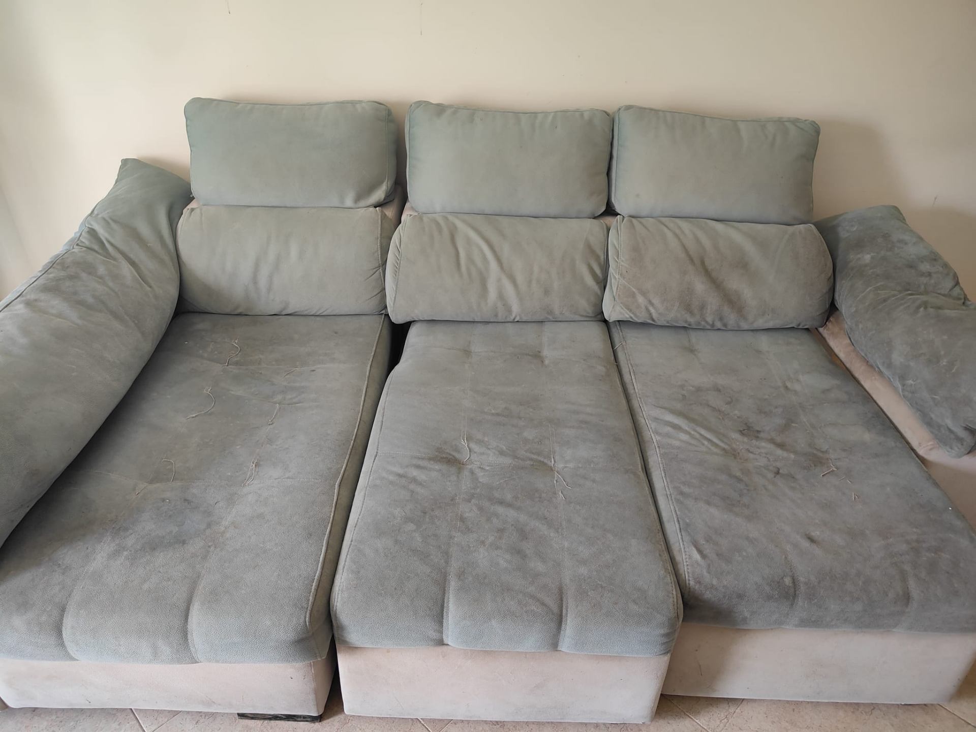 Limpeza profissional de sofá antes da limpeza